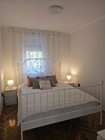 Beautiful and spacious two-bedroom apartment in an excellent location — photo 11